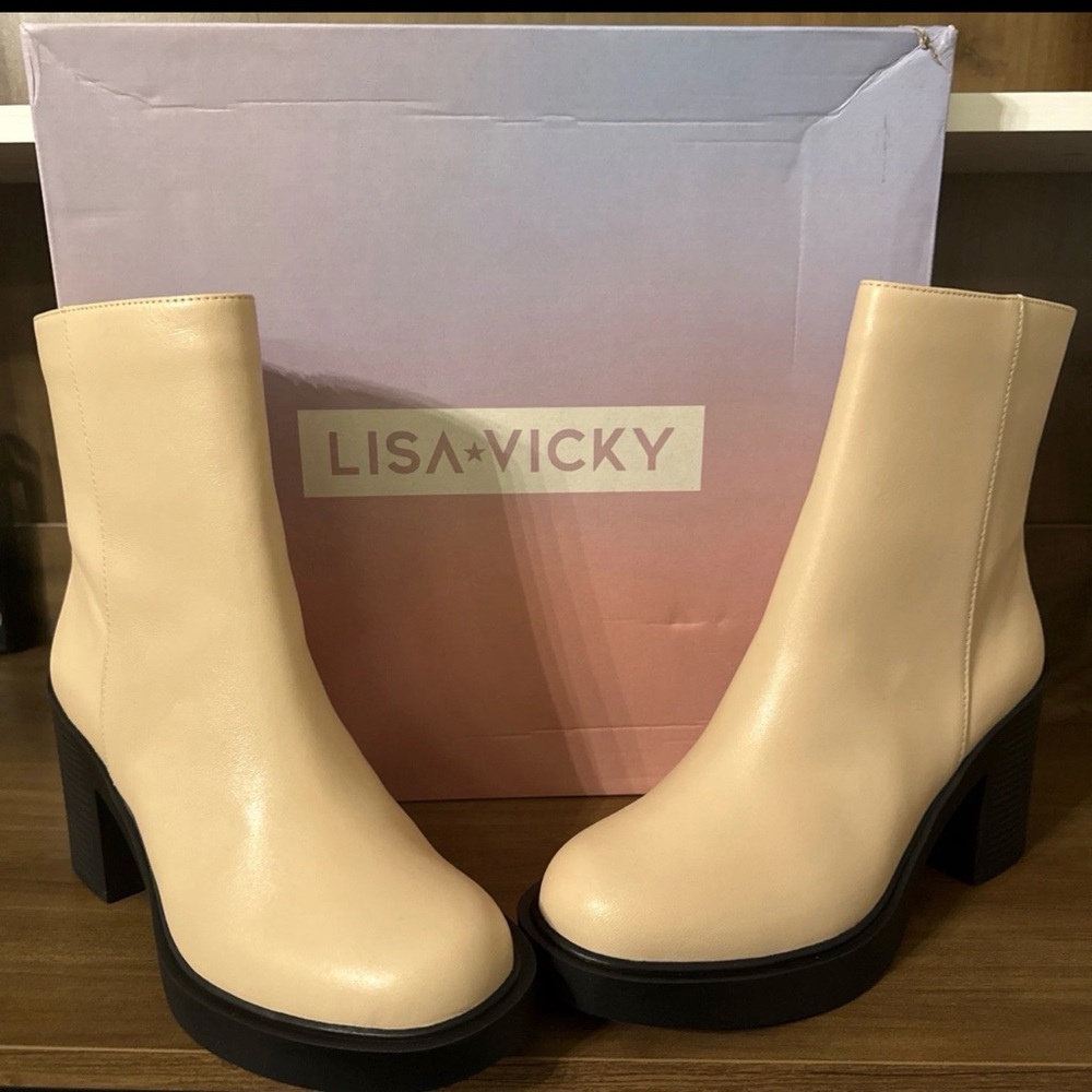 Lisa Vicky Women's Tan Heeled Boots